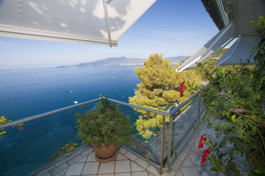 Penthouse Chiavari, Genova ilçesinde