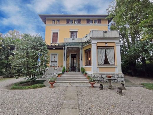 Villa - Lesa, Provincia di Novara