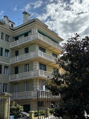 Apartment / Etagenwohnung in Genua, Ligurien