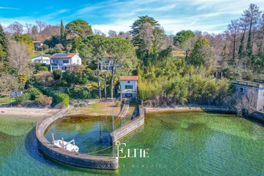 Laveno, Provincia di Vareseのヴィラ