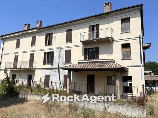 Luxury home in Rivanazzano, Provincia di Pavia