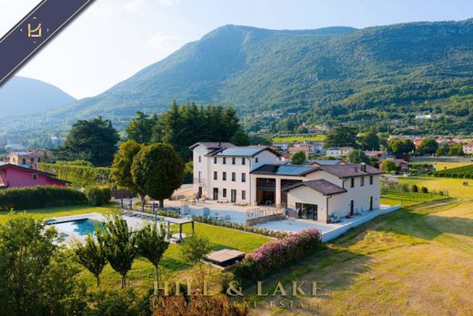 Complexes résidentiels à Caprino Veronese, Vérone