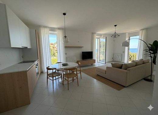 Alassio, Provincia di Savonaのアパートメント