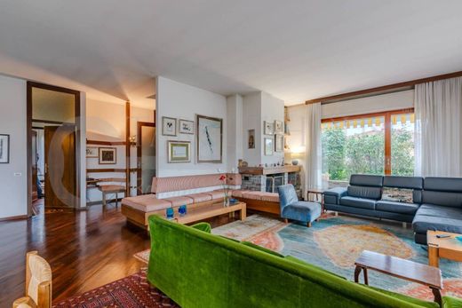 Villa in Fino Mornasco, Provincia di Como