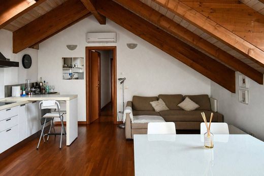 Penthouse Milano, Milano ilçesinde