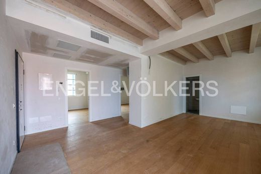 Apartment / Etagenwohnung in Lavagna, Genua