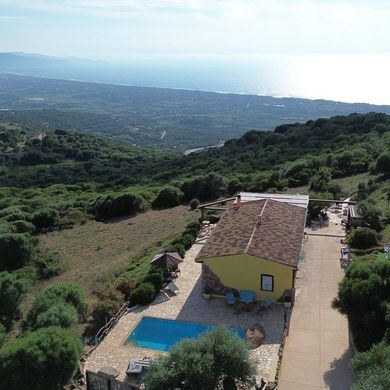 Villa a Trinità d'Agultu e Vignola, Sassari