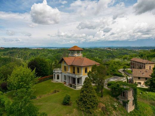Villa a Rocca d'Arazzo, Asti