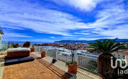 Penthouse Savona, Savona ilçesinde