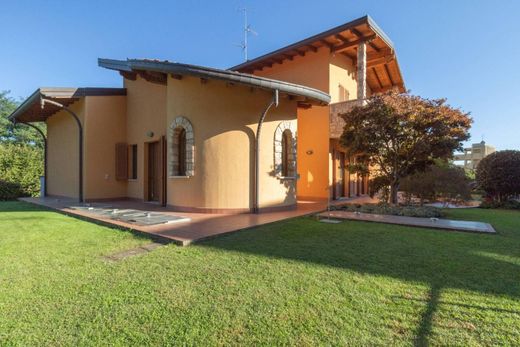 Villa a Bernareggio, Monza e Brianza