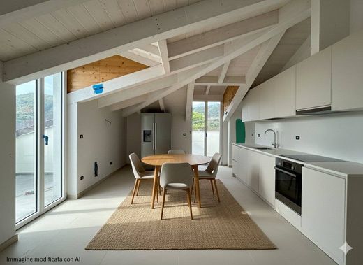 Penthouse Alassio, Savona ilçesinde