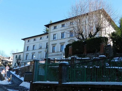 Complesso residenziale a Reggello, Firenze