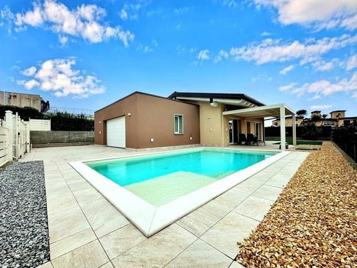 Villa en Lonato, Provincia di Brescia