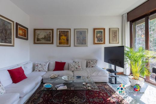Apartment / Etagenwohnung in Vedano al Lambro, Provincia di Monza e della Brianza