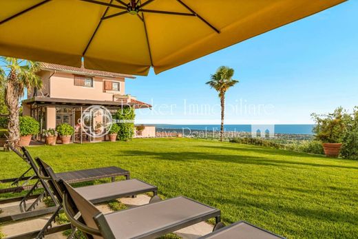 Villa in Montignoso, Provincia di Massa-Carrara