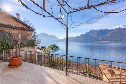 Villa - Bellano, Provincia di Lecco