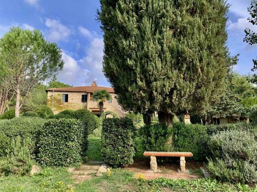 Country House in Riparbella, Pisa