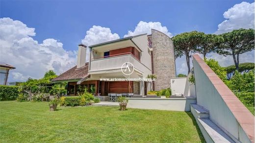 Villa a Forte dei Marmi, Lucca