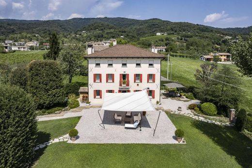 Villa in Cavaso del Tomba, Provincia di Treviso
