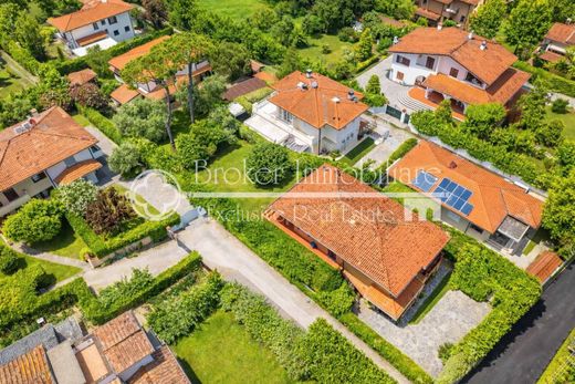 别墅  Forte dei Marmi, 卢卡省