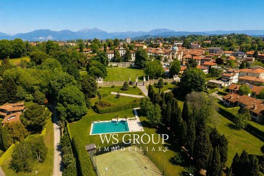 Apartment / Etagenwohnung in Besana in Brianza, Provincia di Monza e della Brianza