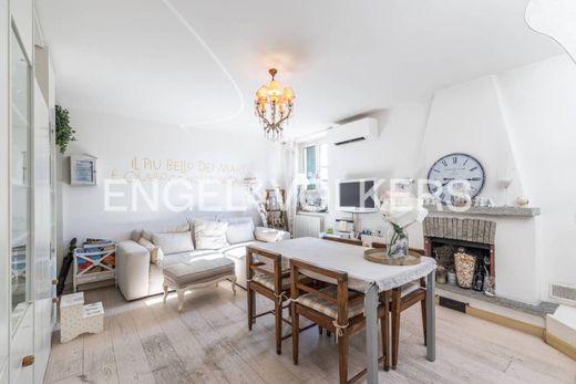 Apartment / Etagenwohnung in Alassio, Provincia di Savona