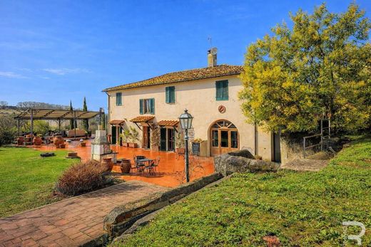Country House in Terranuova Bracciolini, Province of Arezzo