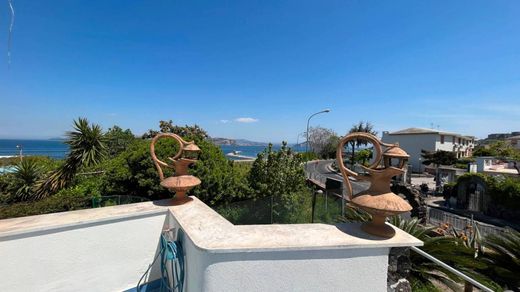 Villa Procida, Napoli ilçesinde