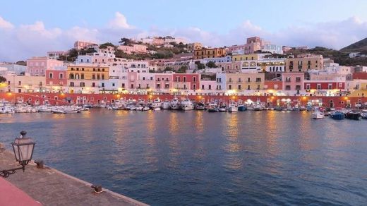 Ponza, Provincia di Latinaのアパートメント