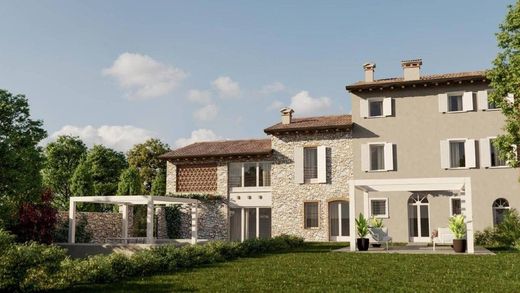 Köy evi Monzambano, Mantova ilçesinde