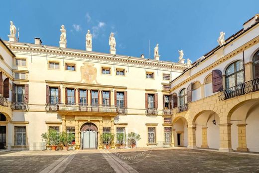Apartment / Etagenwohnung in Padua, Venetien