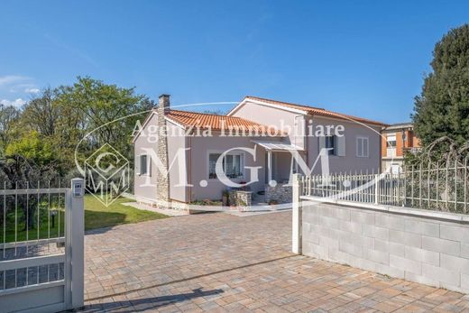 Villa in Bientina, Pisa