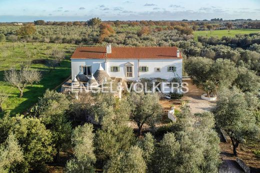 Köy evi Ostuni, Brindisi ilçesinde