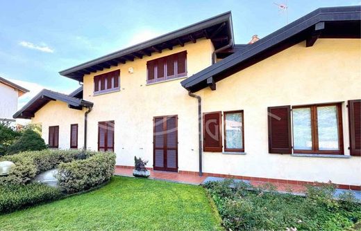 Villa in Bizzarone, Provincia di Como