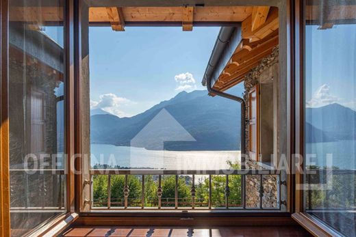 别墅  Dervio, 莱科省