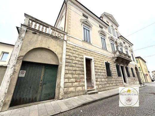 公寓楼  Montagnana, 帕多瓦省