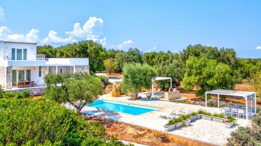 Villa a Carovigno, Brindisi