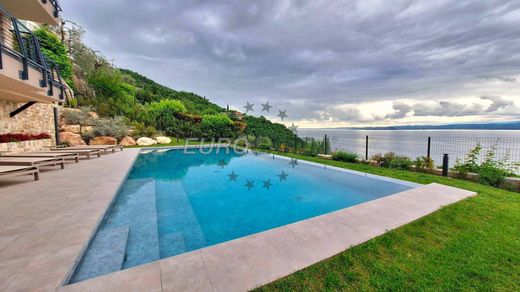 Piso / Apartamento en Torri del Benaco, Provincia di Verona