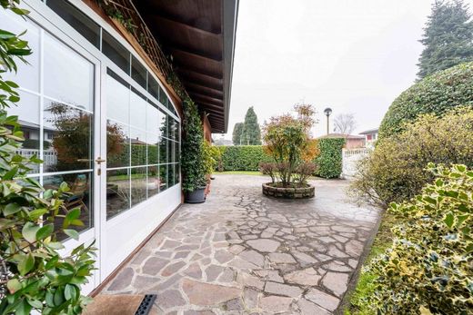 Villa in Assago, Mailand