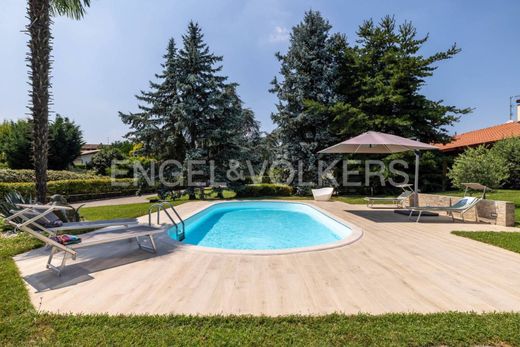 Villa a Cadrezzate, Varese