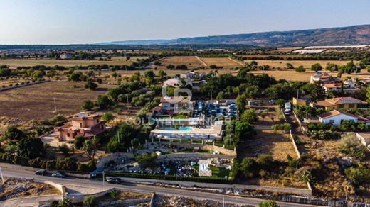 Villa a Rosolini, Siracusa