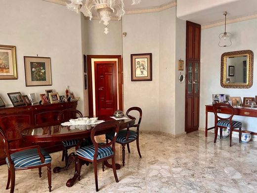 Apartment / Etagenwohnung in Salerno, Provincia di Salerno