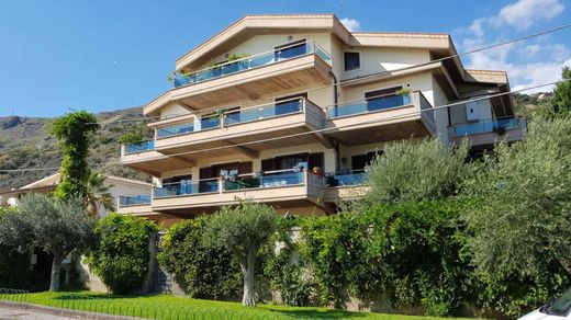 Appartement à Taormina, Messine