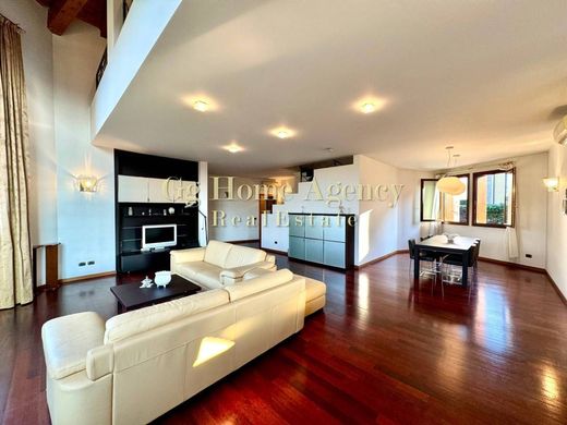 Villa - Bernareggio, Provincia di Monza e della Brianza