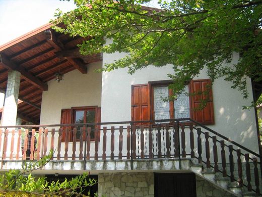 Villa in Mandello del Lario, Provincia di Lecco