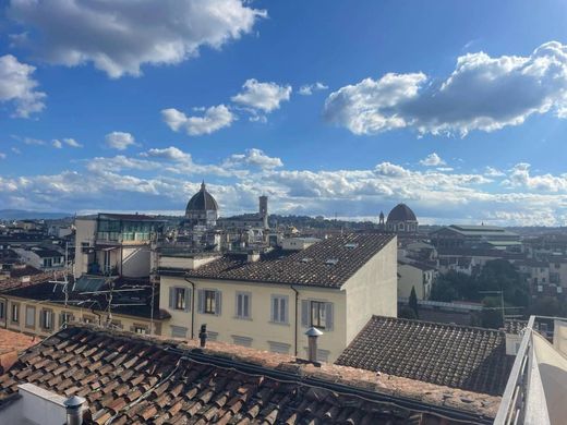 Penthouse Floransa, Firenze ilçesinde