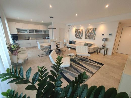 Piso / Apartamento en Poltu Quatu, Provincia di Sassari