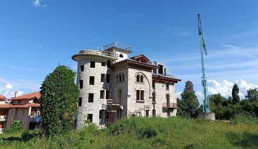 Villa Baveno, Verbano-Cusio-Ossola ilçesinde