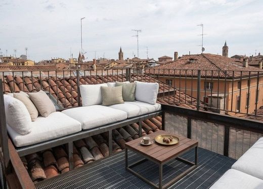 Apartment / Etagenwohnung in Bologna, Emilia-Romagna