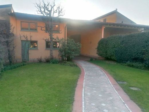 빌라 / Rovato, Provincia di Brescia